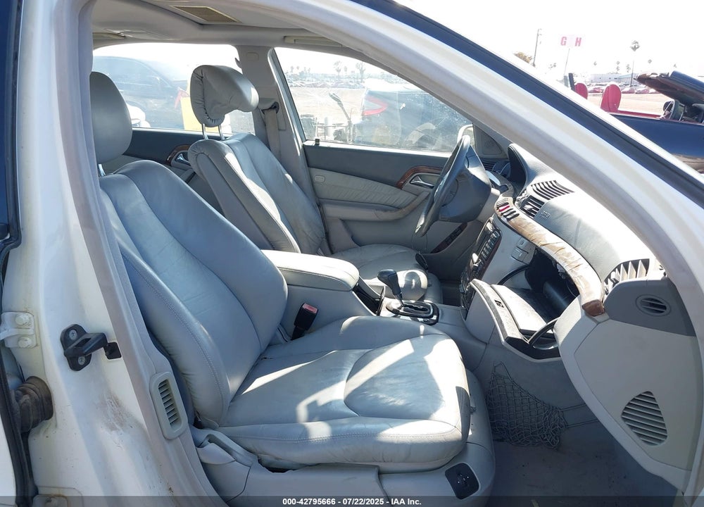 2000 MERCEDES-BENZ S 500 VIN: WDBNG75J9YA084416