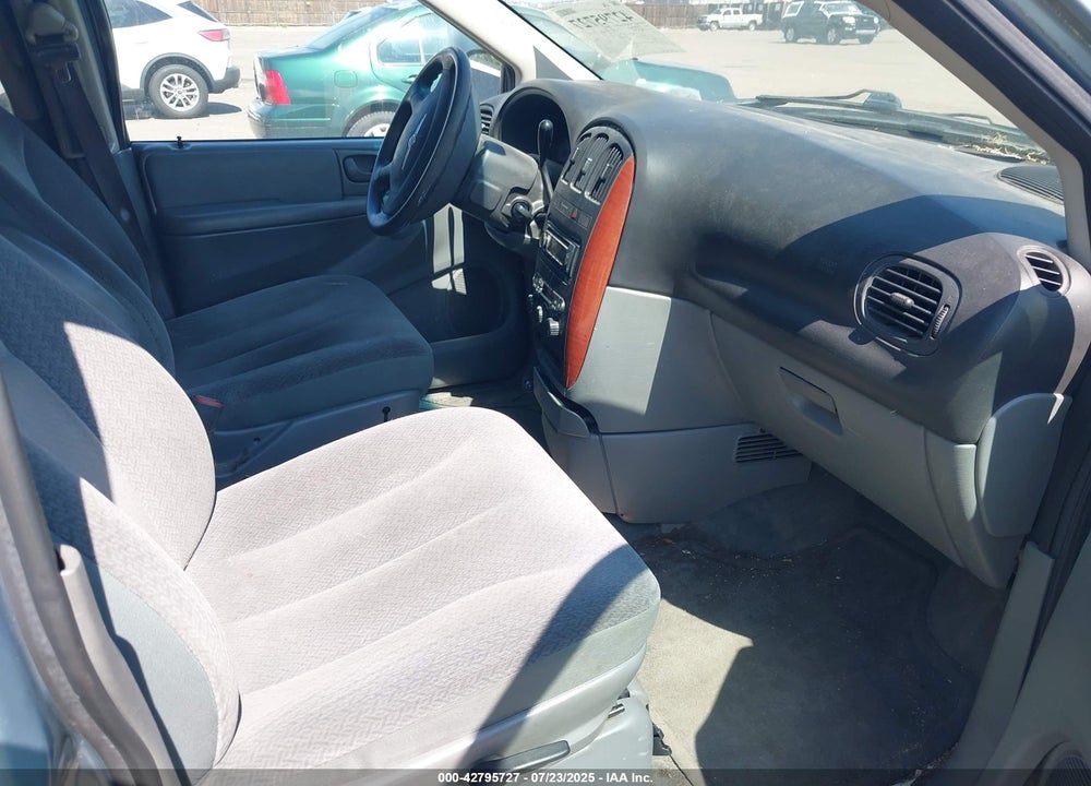 2005 CHRYSLER TOWN & COUNTRY LX VIN: 2C4GP44R95R538039