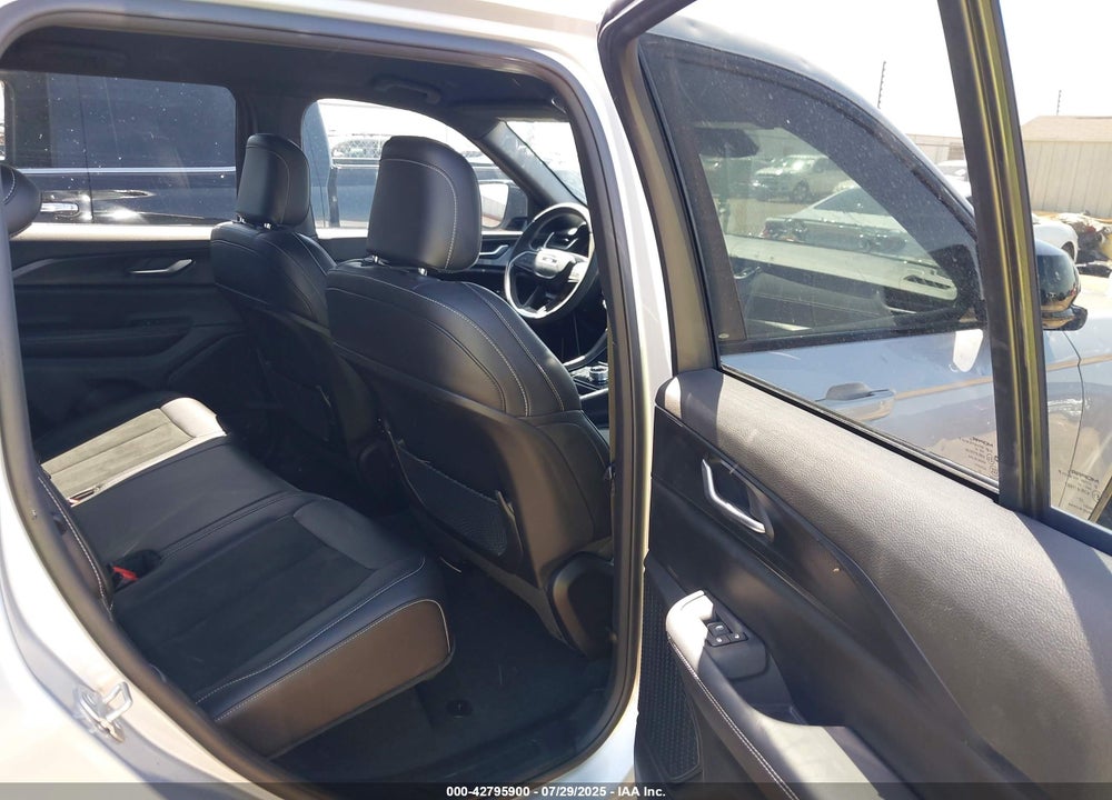 2023 JEEP GRAND CHEROKEE VIN: 1C4RJGAG9PC648017