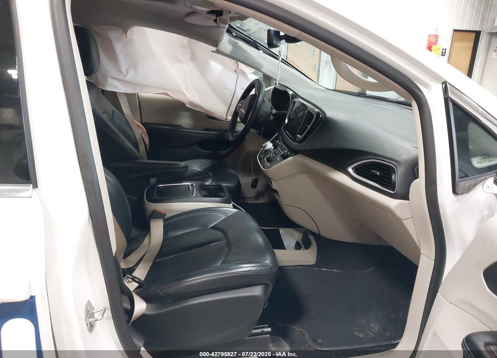 2022 CHRYSLER PACIFICA TOURING L VIN: 2C4RC1BG1NR238404