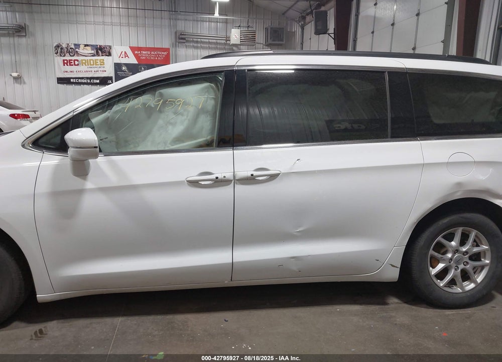 2022 CHRYSLER PACIFICA TOURING L VIN: 2C4RC1BG1NR238404