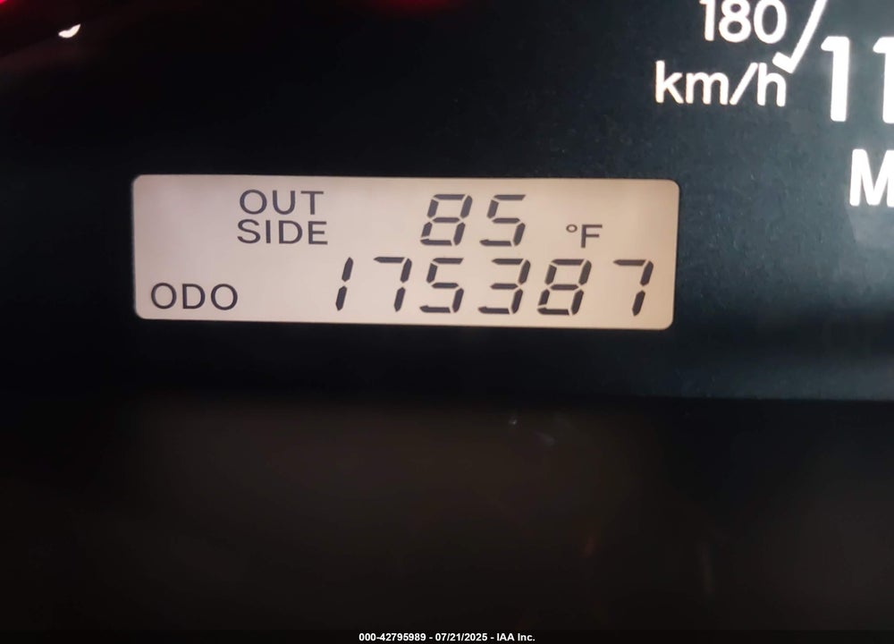 2005 TOYOTA COROLLA LE VIN: 1NXBR32E65Z424349