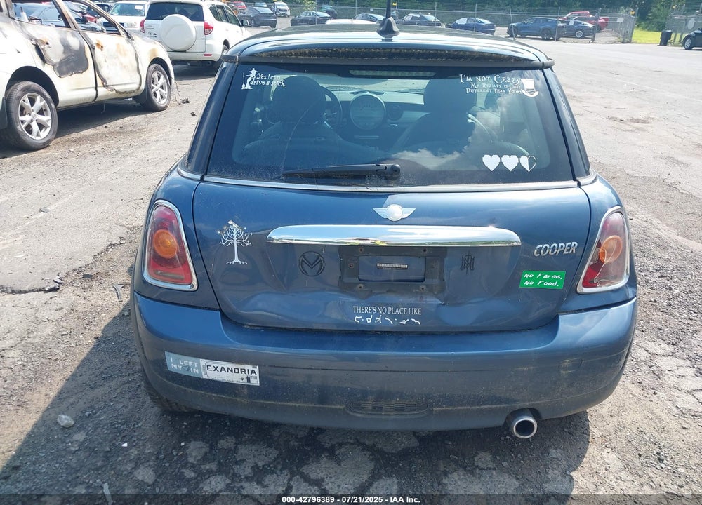 2010 MINI COOPER VIN: WMWMF3C50ATU77369