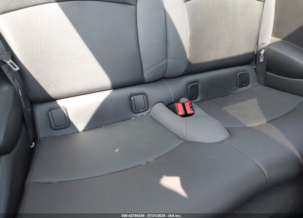 2010 MINI COOPER VIN: WMWMF3C50ATU77369
