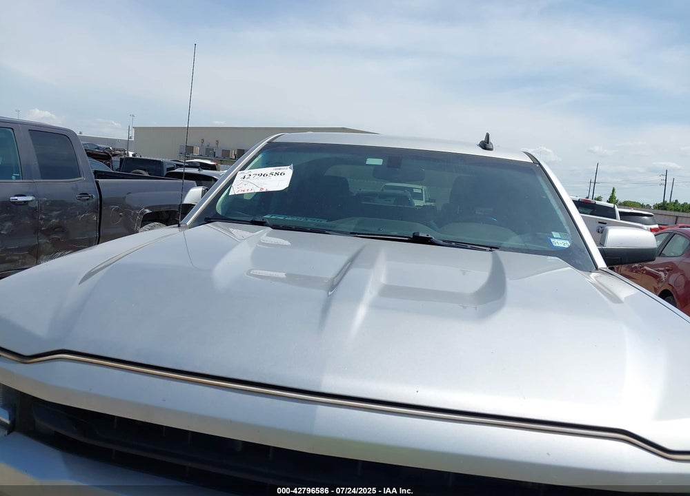 2018 CHEVROLET SILVERADO 1500 VIN: 3GCUKREC1JG605953
