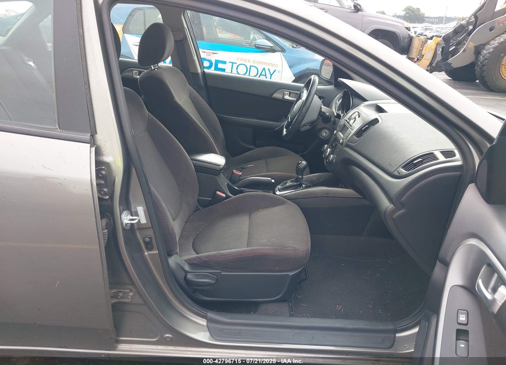 2011 KIA FORTE VIN: KNAFW5A38B5400325