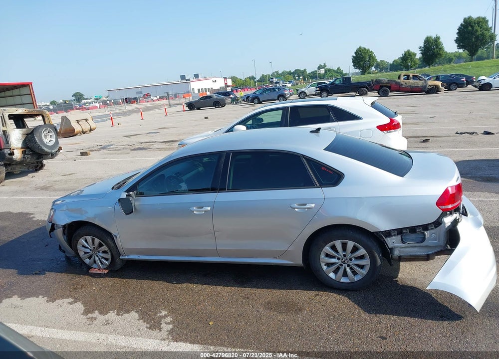 2015 VOLKSWAGEN PASSAT VIN: 1VWAT7A35FC064701