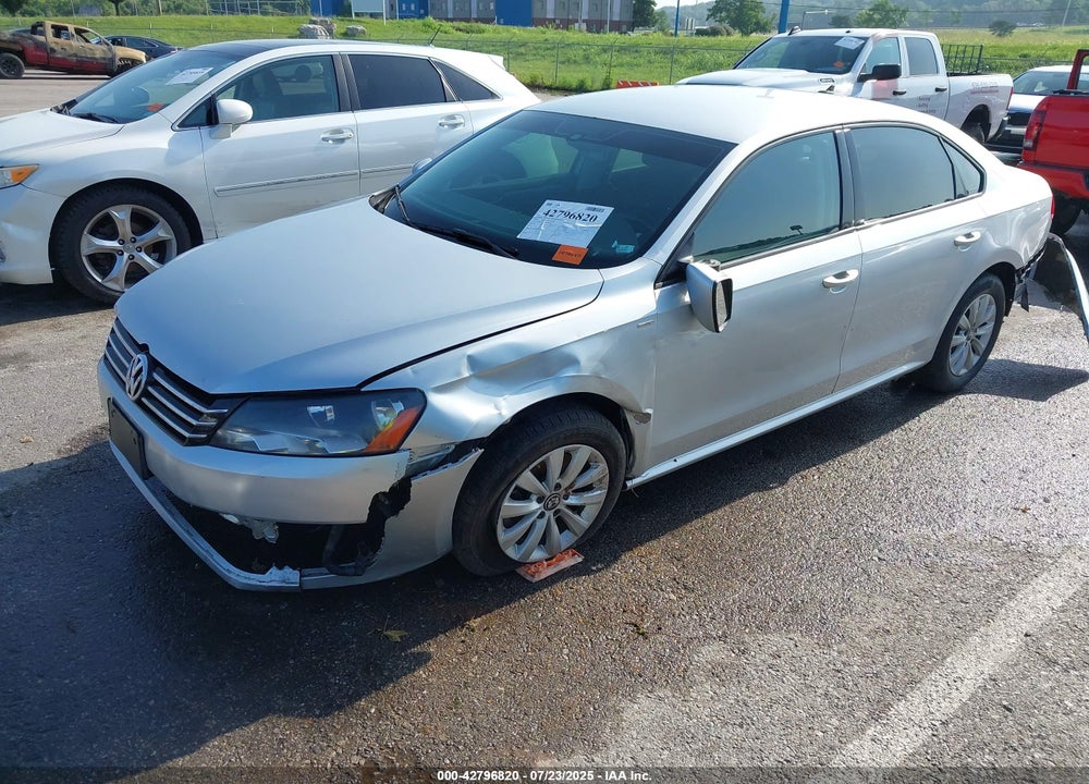2015 VOLKSWAGEN PASSAT VIN: 1VWAT7A35FC064701