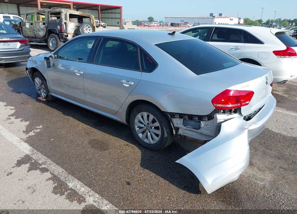 2015 VOLKSWAGEN PASSAT VIN: 1VWAT7A35FC064701