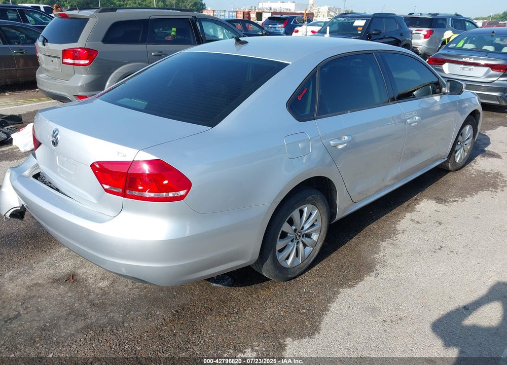 2015 VOLKSWAGEN PASSAT VIN: 1VWAT7A35FC064701
