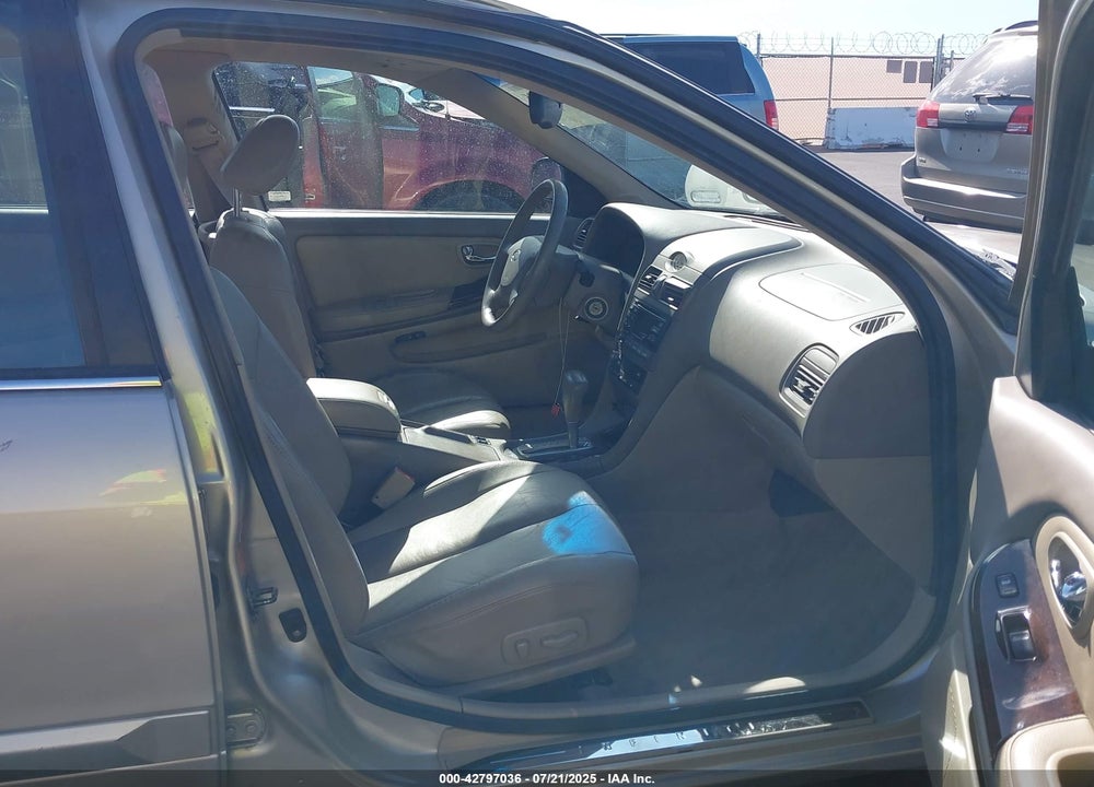 2001 INFINITI I30 VIN: JNKCA31A31T034936