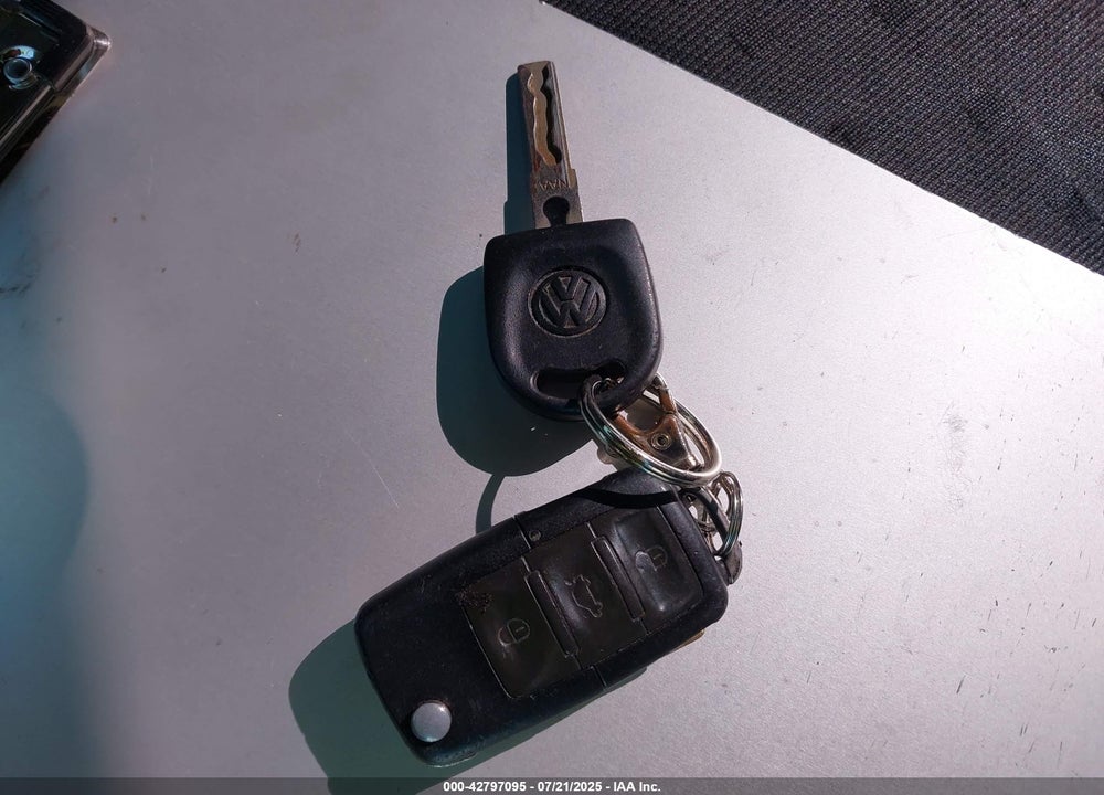 2002 VOLKSWAGEN NEW BEETLE GLS VIN: 3VWCK21C02M436937