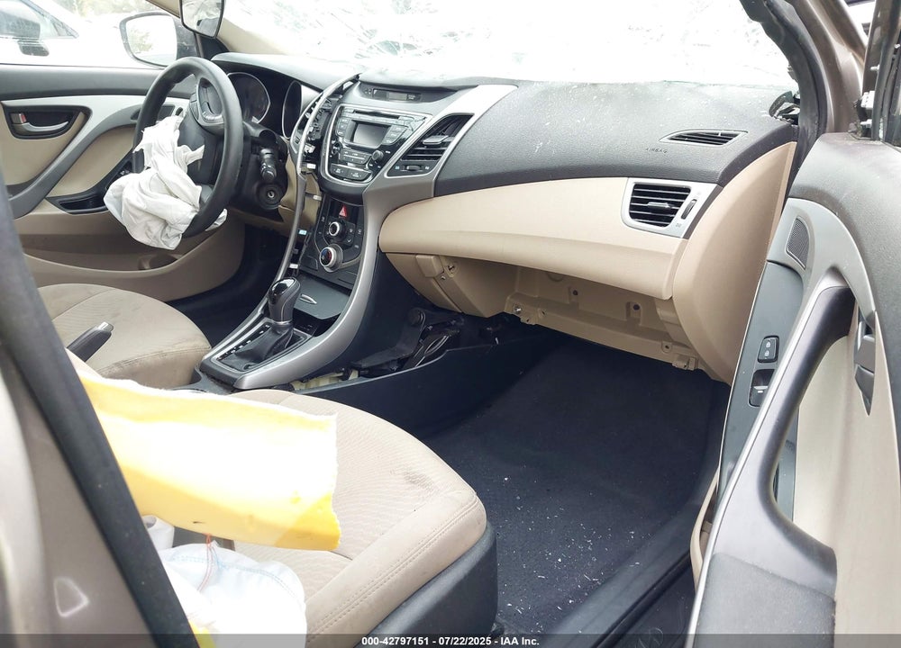 2016 HYUNDAI ELANTRA VIN: 5NPDH4AE0GH744741