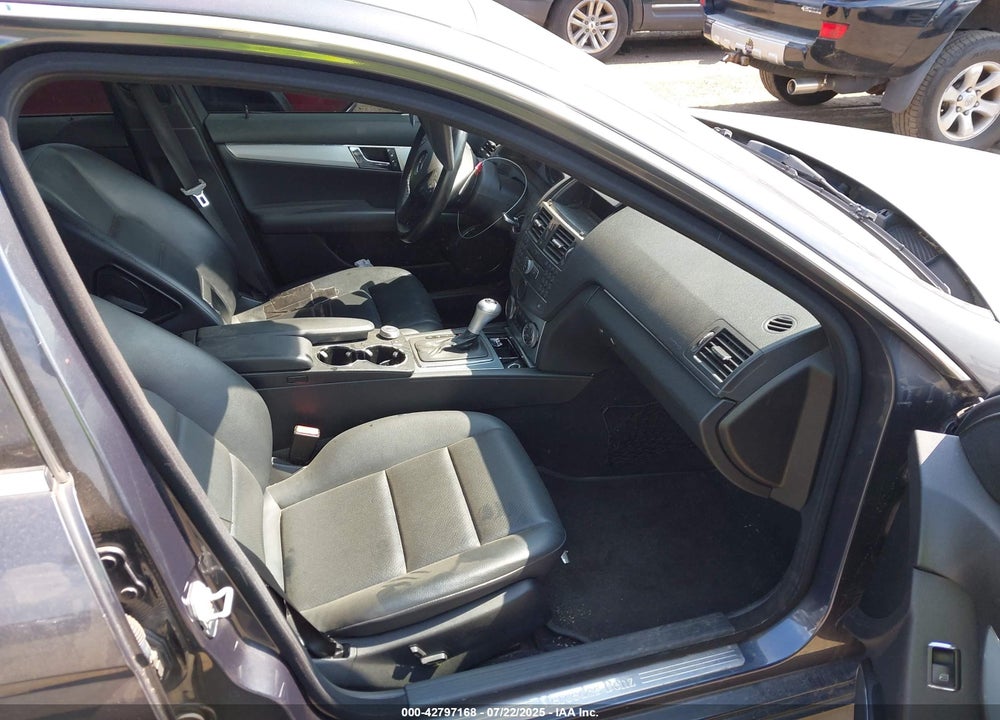 2008 MERCEDES-BENZ C CLASS VIN: WDDGF81XX8F048417