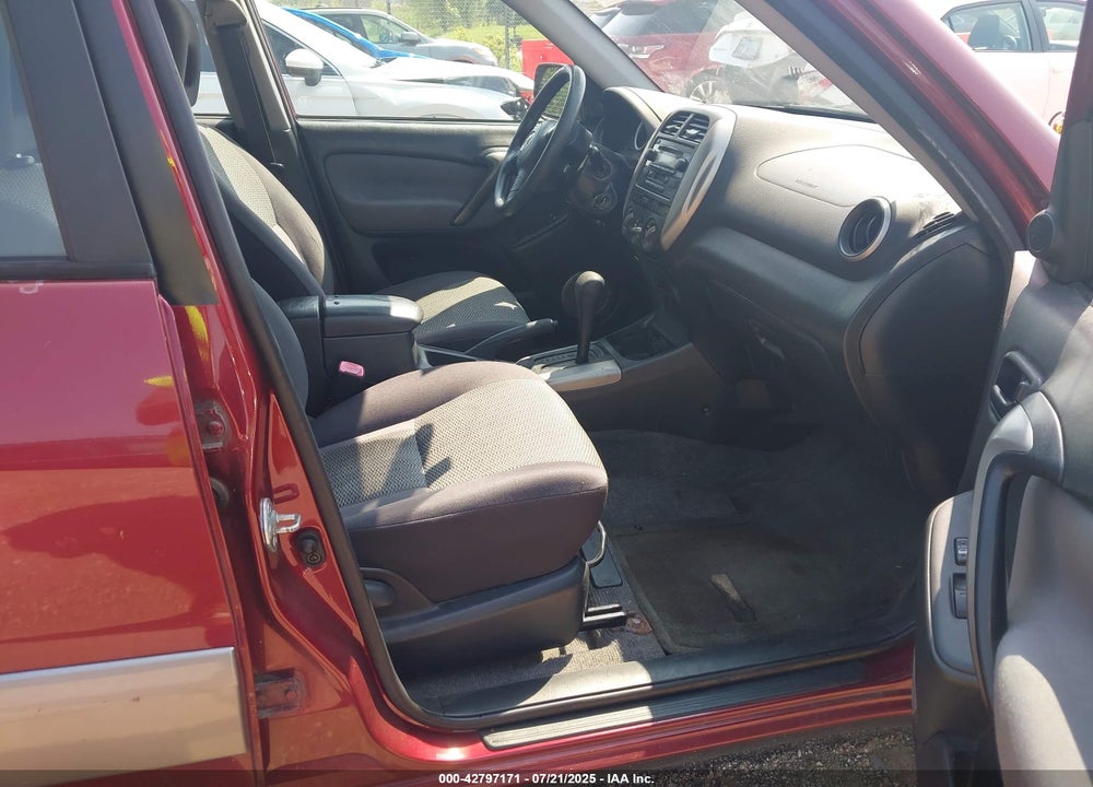 2005 TOYOTA RAV4 VIN: JTEGD20V050087721