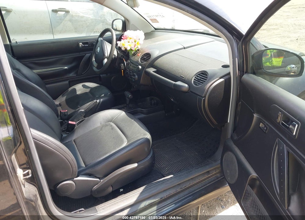 2010 VOLKSWAGEN BEETLE VIN: 3VWPG3AG7AM018434