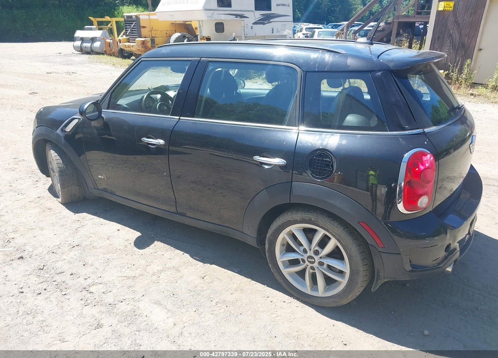2011 MINI COOPER VIN: WMWZC5C56BWM10608