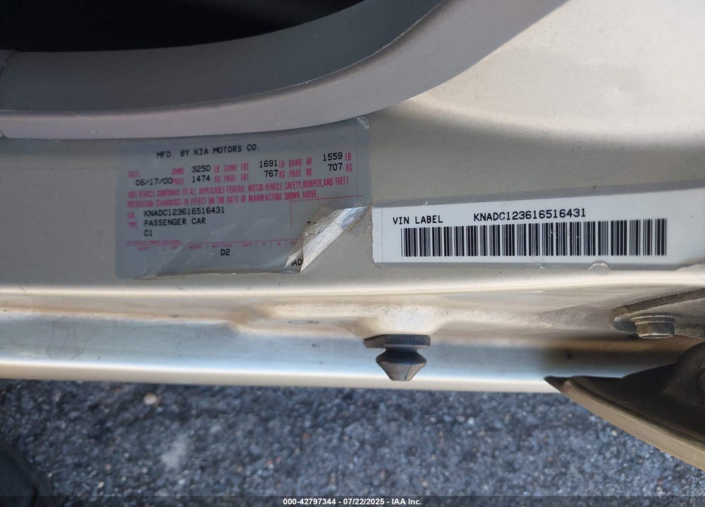 2001 KIA RIO VIN: KNADC123616516431