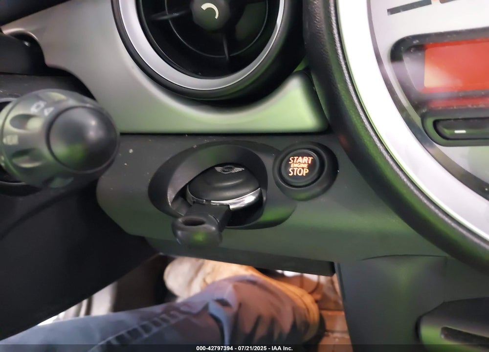 2012 MINI COOPER VIN: WMWSU3C50CT257231