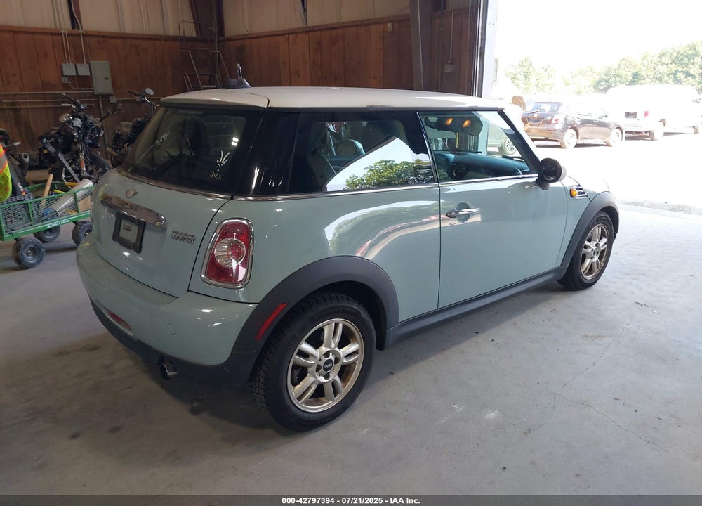 2012 MINI COOPER VIN: WMWSU3C50CT257231
