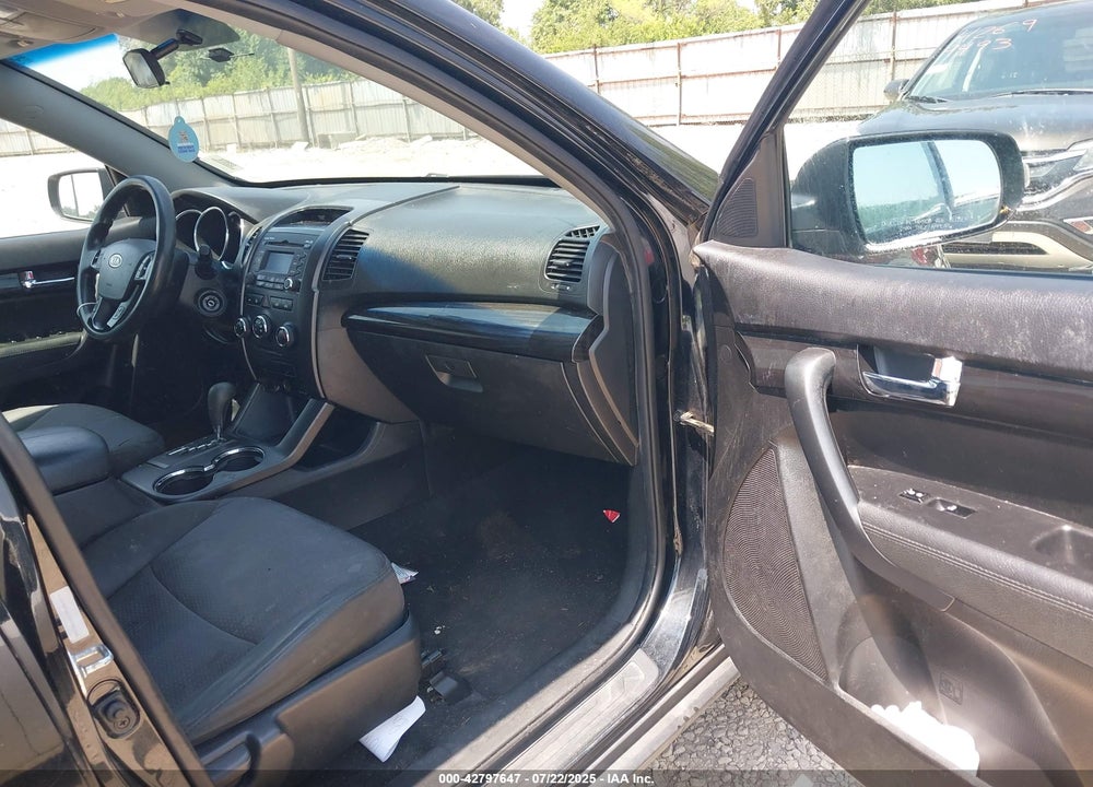 2013 KIA SORENTO VIN: 5XYKT3A19DG381288