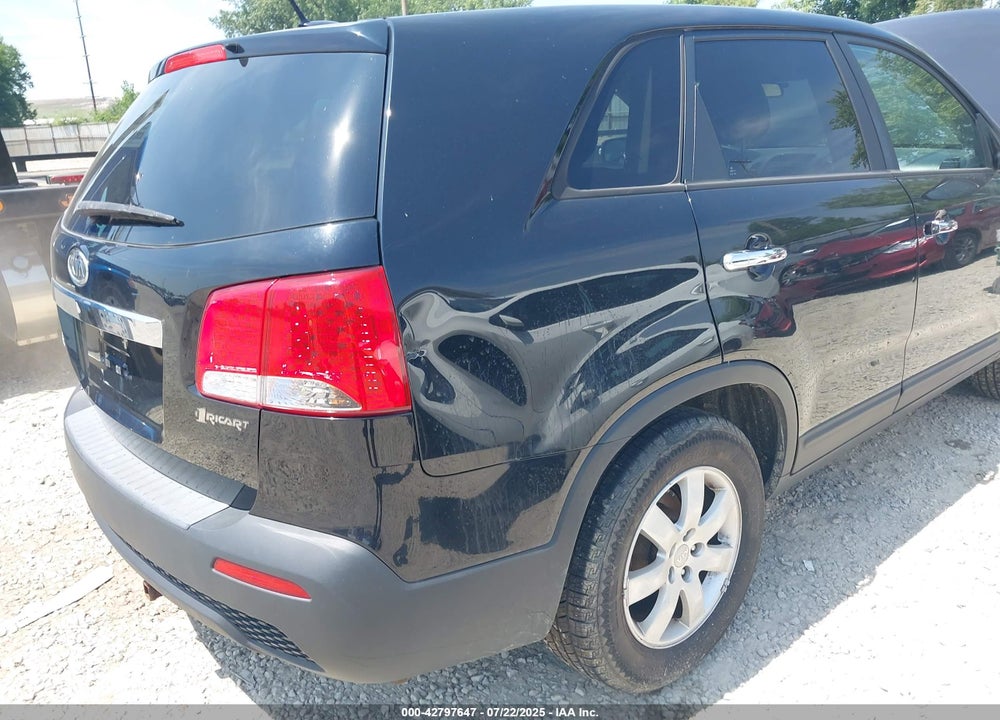2013 KIA SORENTO VIN: 5XYKT3A19DG381288