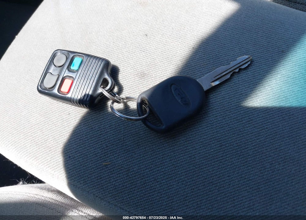 2000 FORD TAURUS SES VIN: 1FAFP55U8YG234331