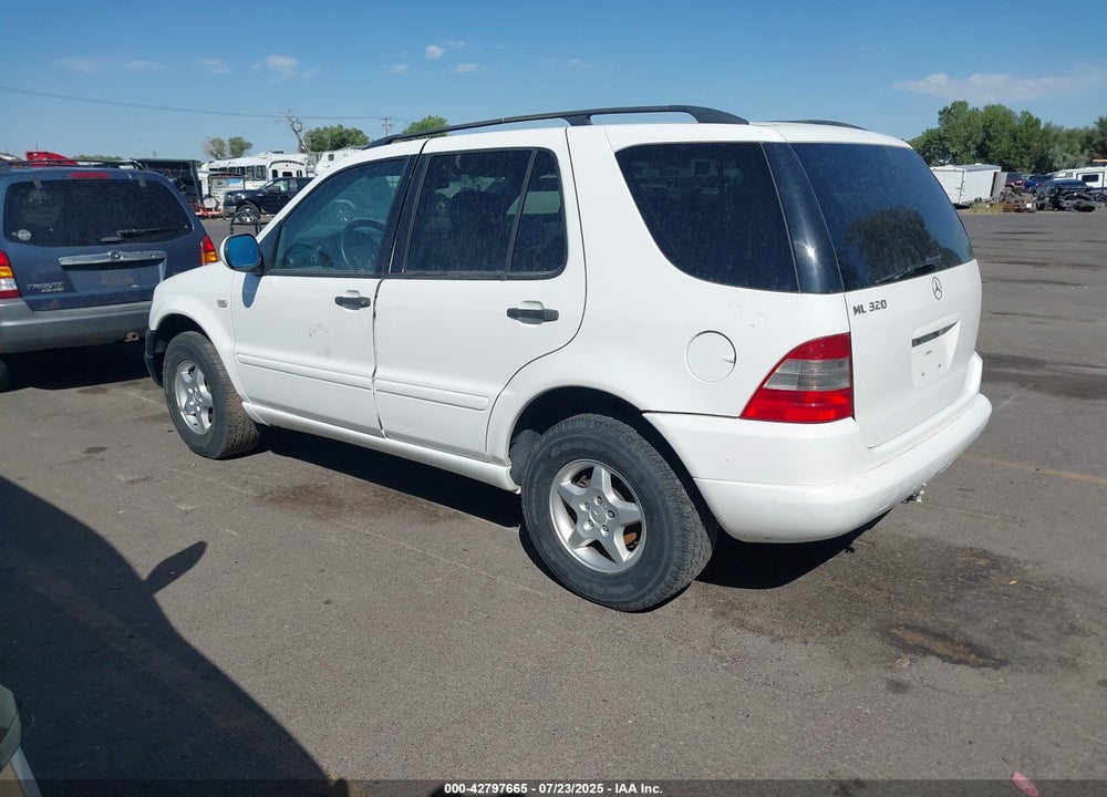 2000 MERCEDES-BENZ ML 320 VIN: 4JGAB54E4YA162491