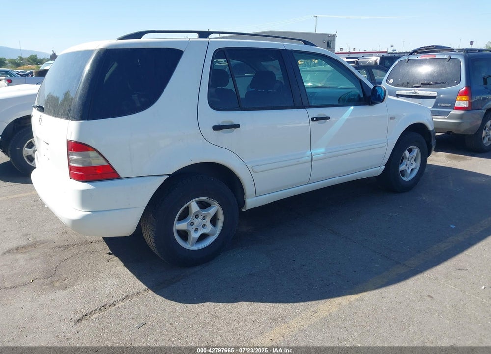 2000 MERCEDES-BENZ ML 320 VIN: 4JGAB54E4YA162491