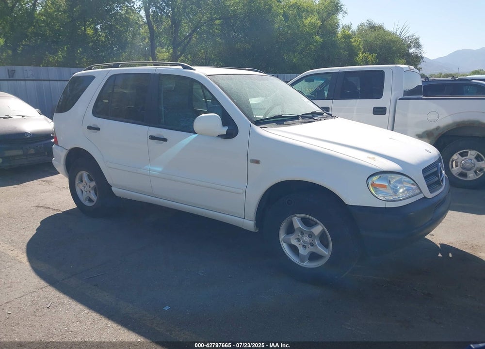 2000 MERCEDES-BENZ ML 320 VIN: 4JGAB54E4YA162491