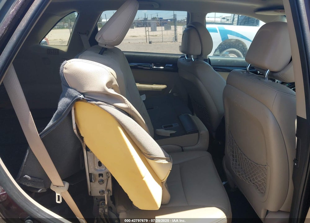 2011 KIA SORENTO EX V6 VIN: 5XYKU4A26BG081684