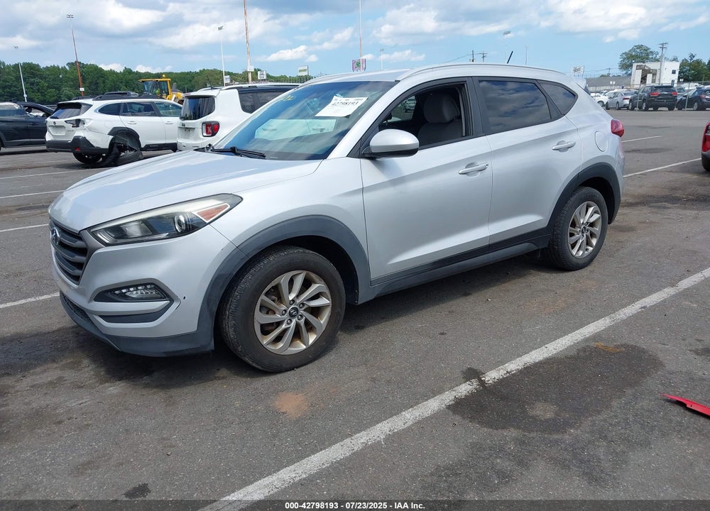 2016 HYUNDAI TUCSON SE VIN: KM8J3CA4XGU088777