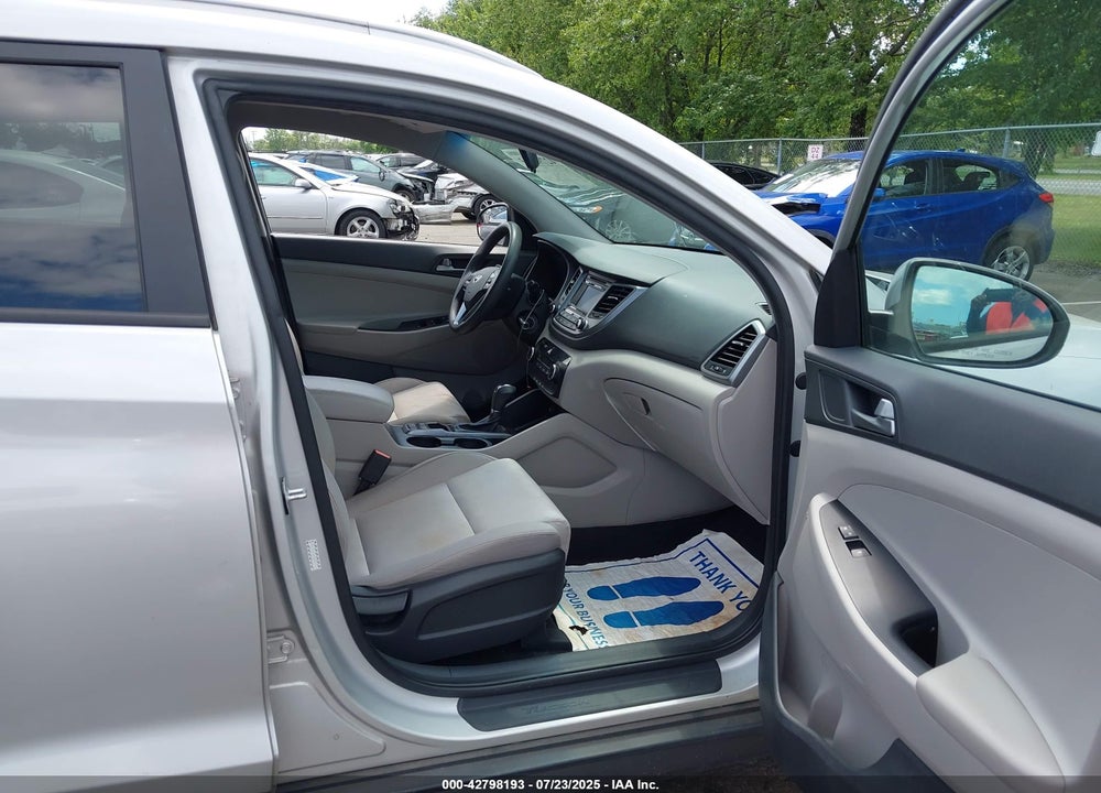 2016 HYUNDAI TUCSON SE VIN: KM8J3CA4XGU088777