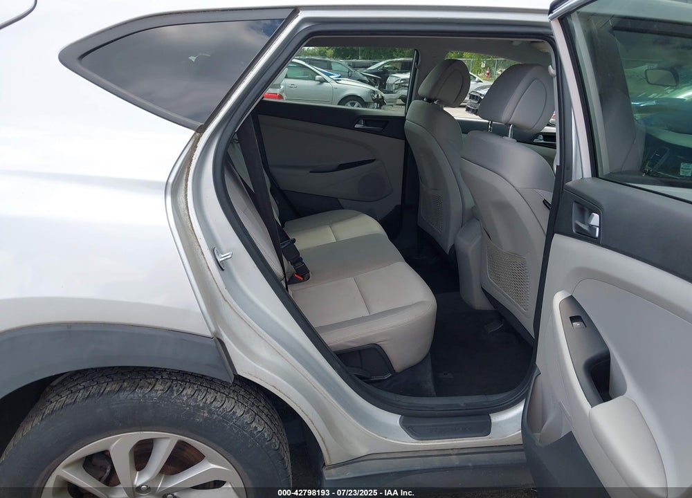 2016 HYUNDAI TUCSON SE VIN: KM8J3CA4XGU088777