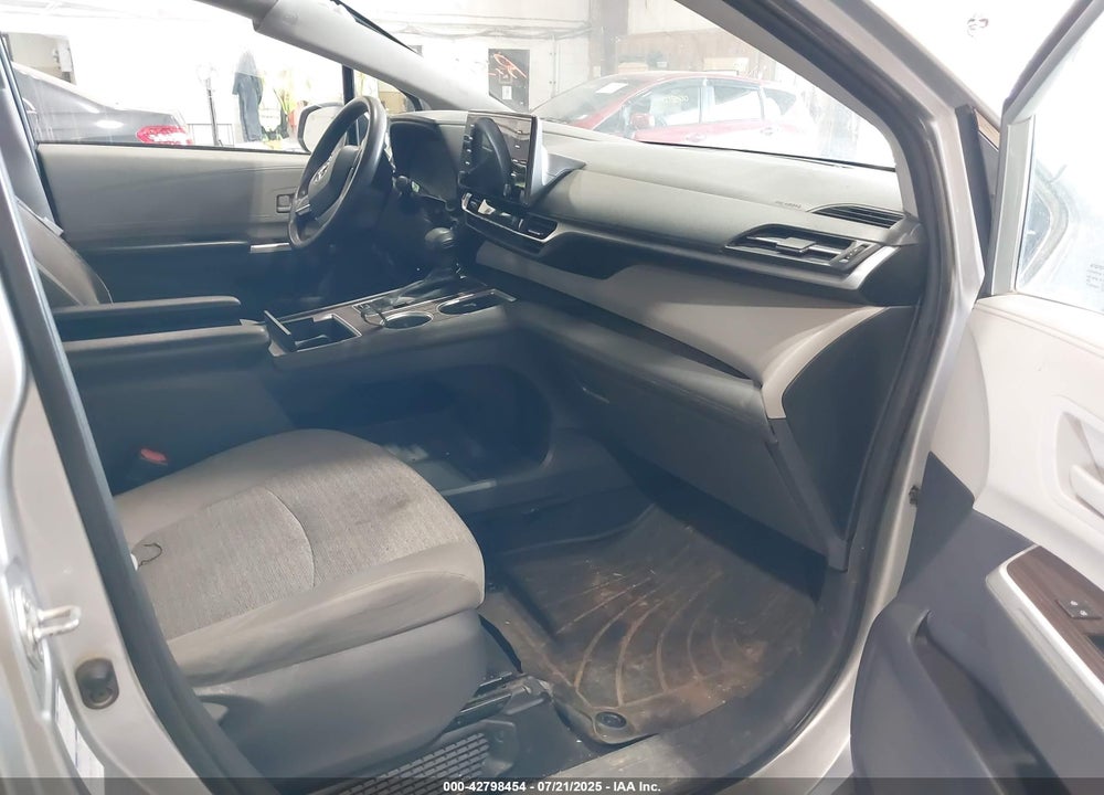 2021 TOYOTA SIENNA LE VIN: 5TDKSKFC7MS036285