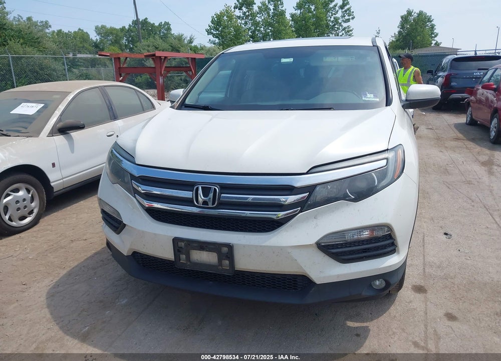 2017 HONDA PILOT VIN: 5FNYF6H5XHB005014
