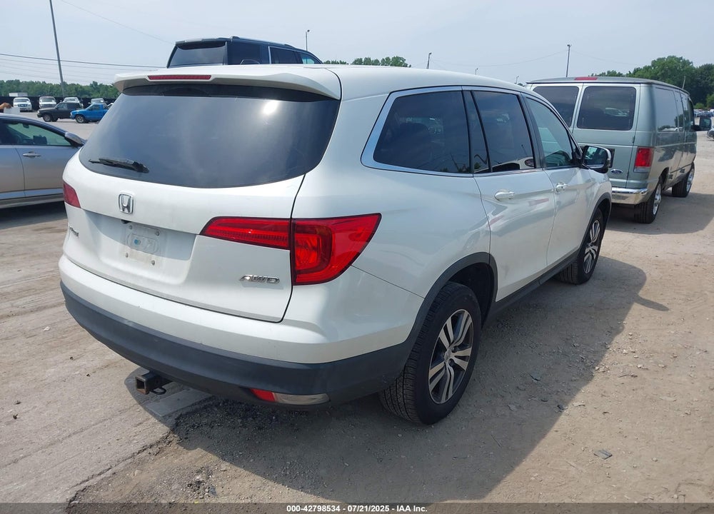 2017 HONDA PILOT VIN: 5FNYF6H5XHB005014