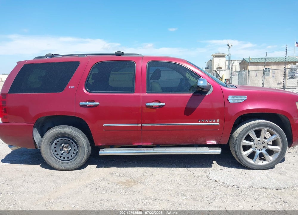 2009 CHEVROLET TAHOE VIN: 1GNFC33249R112218