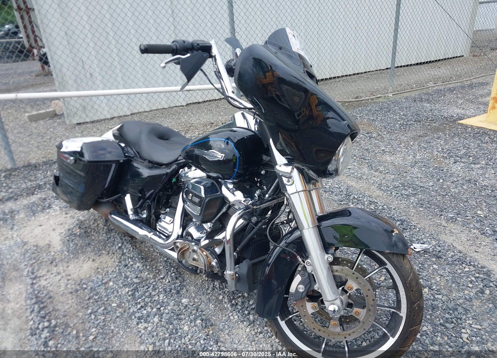 2021 HARLEY-DAVIDSON FLHX VIN: 1HD1KBC17MB643033