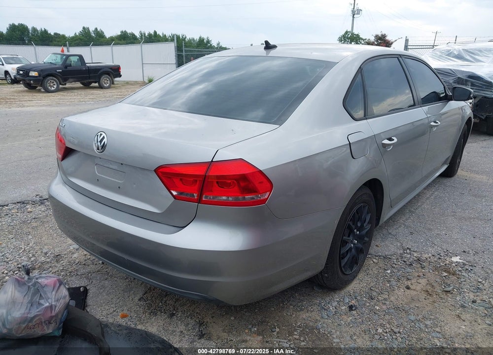 2014 VOLKSWAGEN PASSAT VIN: 1VWAP7A32EC027298