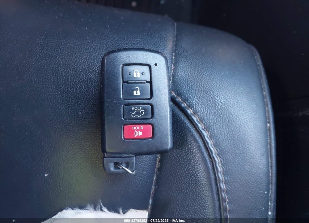 2016 TOYOTA HIGHLANDER VIN: 5TDJKRFH4GS319635