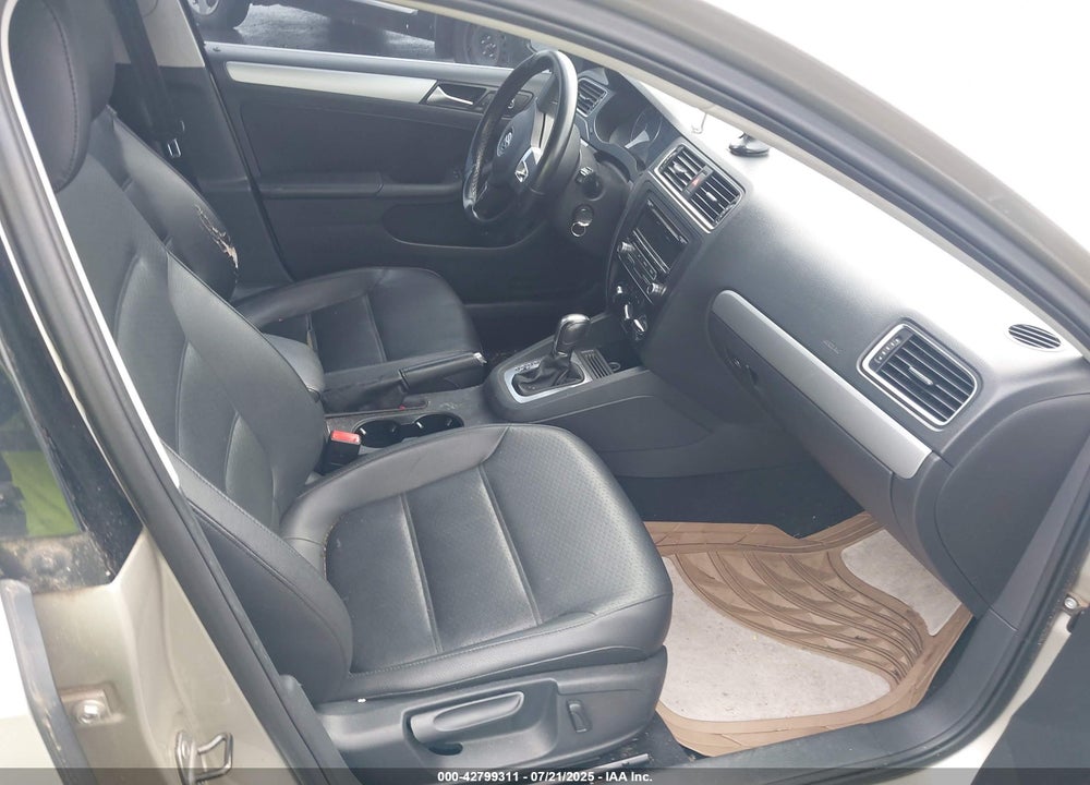 2014 VOLKSWAGEN JETTA VIN: 3VWD17AJ8EM273557