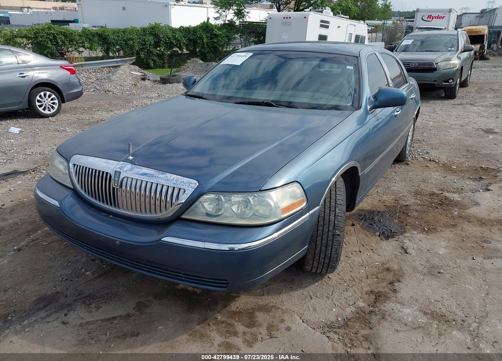 2003 LINCOLN TOWN CAR EXECUTIVE VIN: 1LNHM81W23Y634095