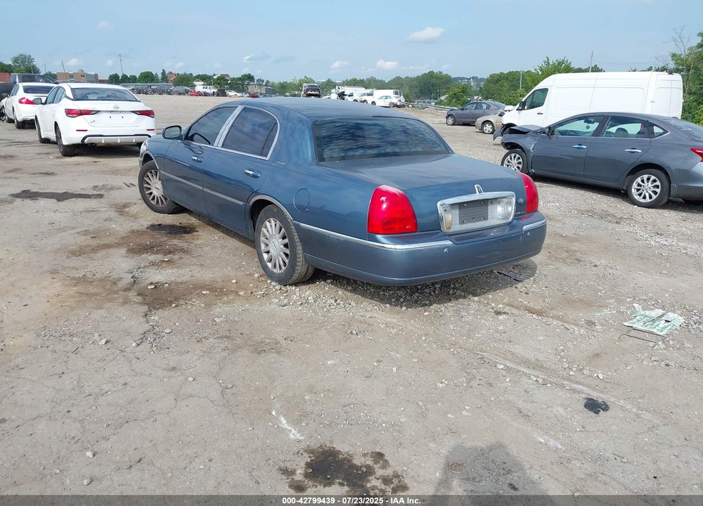 2003 LINCOLN TOWN CAR EXECUTIVE VIN: 1LNHM81W23Y634095