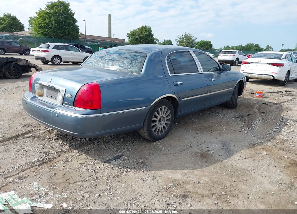 2003 LINCOLN TOWN CAR EXECUTIVE VIN: 1LNHM81W23Y634095