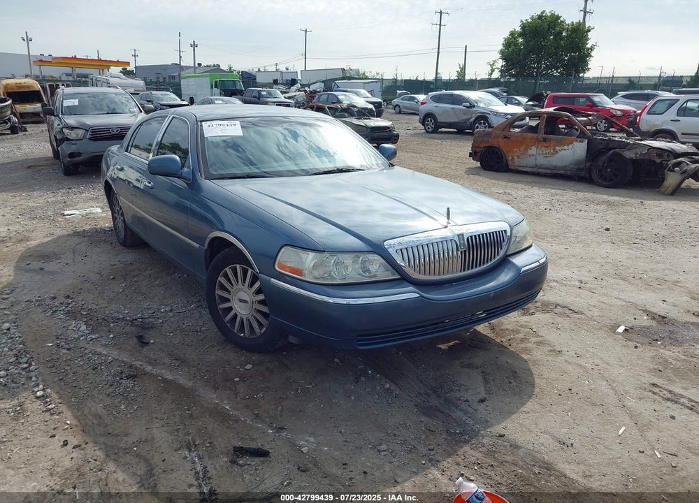2003 LINCOLN TOWN CAR EXECUTIVE VIN: 1LNHM81W23Y634095