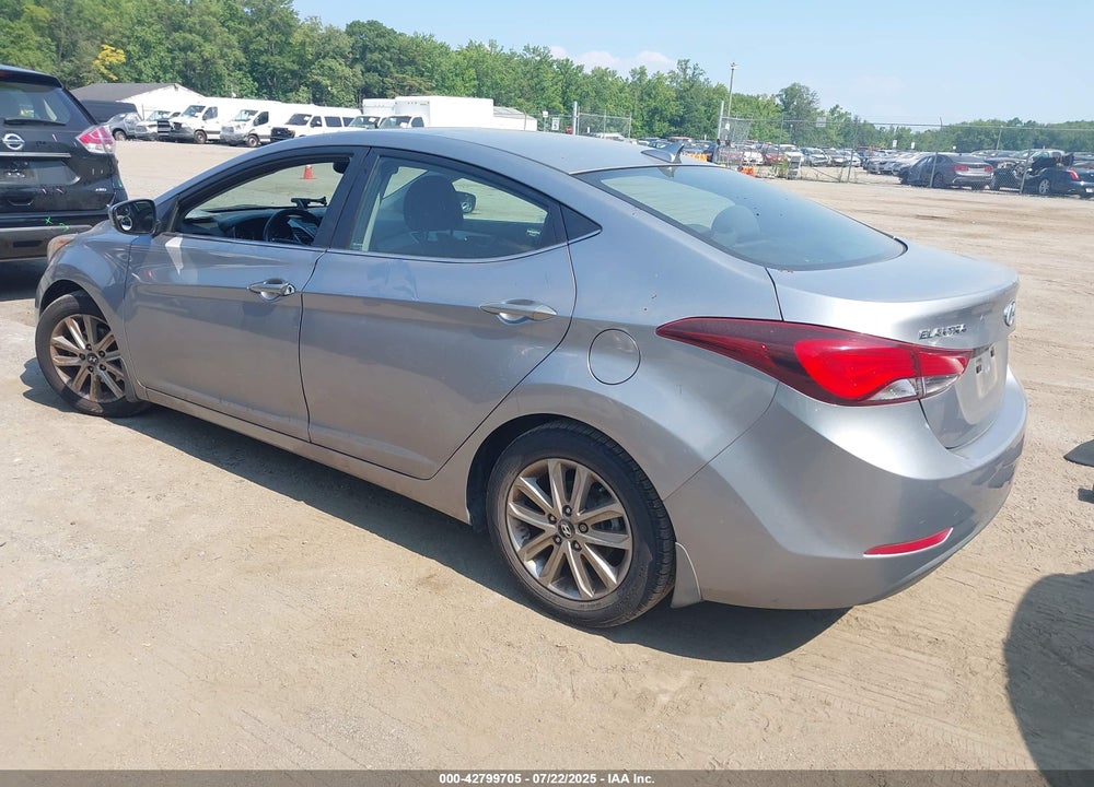 2015 HYUNDAI ELANTRA VIN: 5NPDH4AE8FH557603
