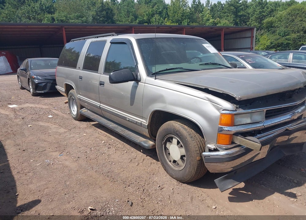 1999 CHEVROLET SUBURBAN 1500 LT VIN: 3GNEC16R4XG191802