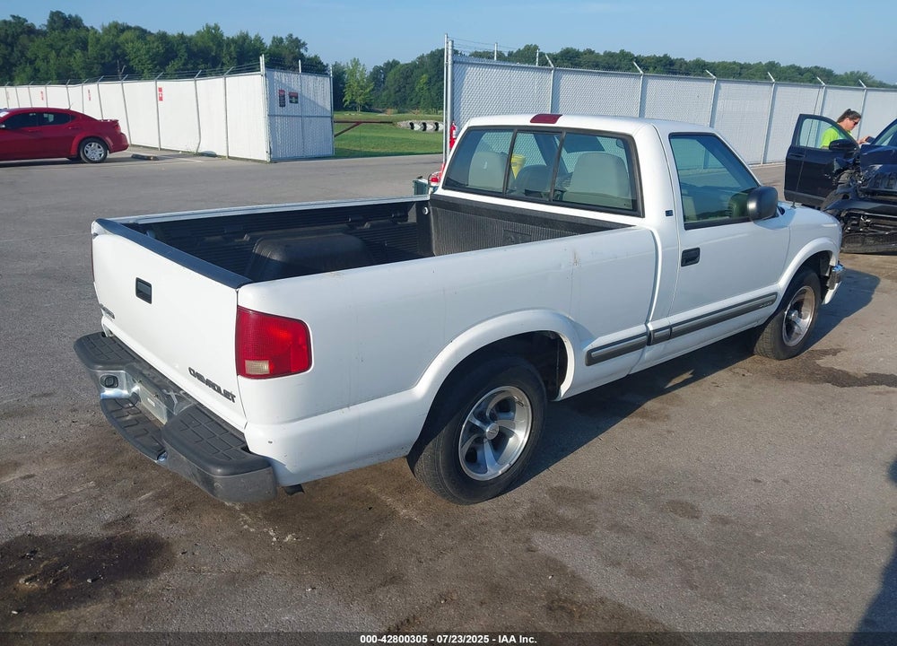 2003 CHEVROLET S-10 LS VIN: 1GCCS14X238272723