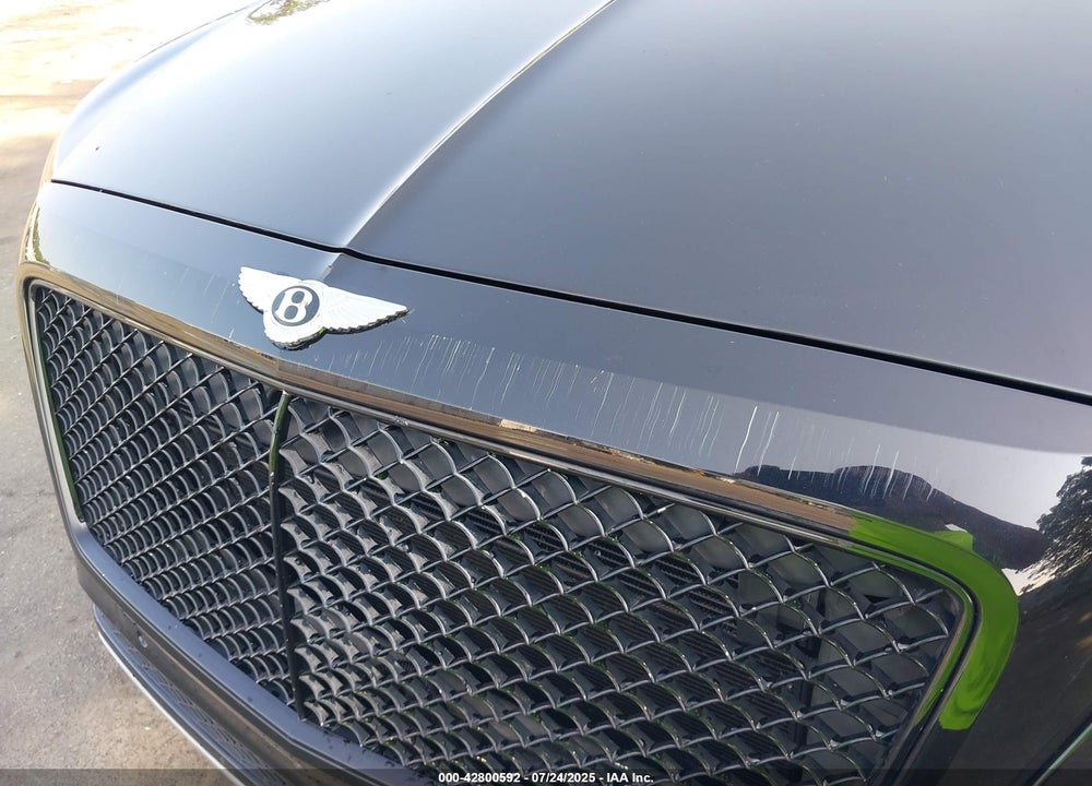 2017 BENTLEY BENTAYGA VIN: SJAAC2ZV8HC015850